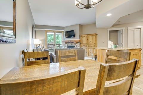 Dining Area | Dishes & Flatware Provided