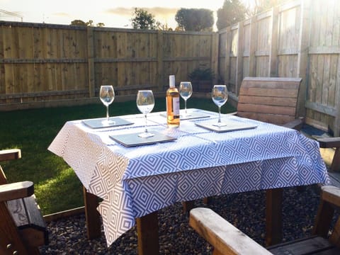 Sitting-out-area | Heritage Cottage, Flamborough