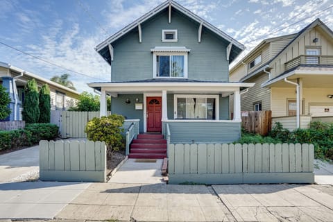 Oakland Vacation Rental | 6BR | 3BA | Steps Required | 1,818 Sq Ft