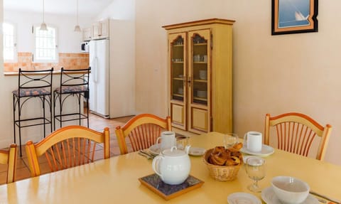 Take a seat at the breakfast bar or cook up a storm in the kitchen.