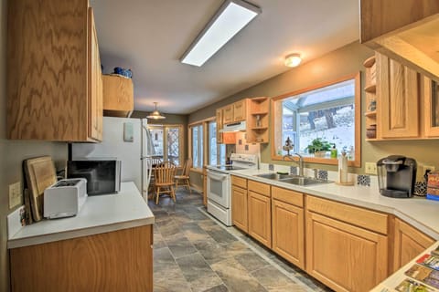 Kitchen | Toaster | Crockpot | Spices