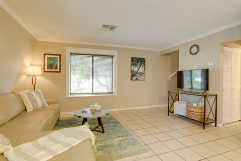 Seminole Vacation Rental | 2BR | 1.5BA | 1,000 Sq Ft | 1 Step Required to Enter