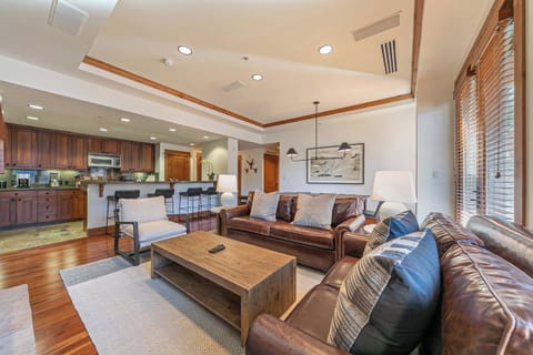 4001 Northstar Dr Unit 404-print-009-011-Interior-3284x2191-300dpi