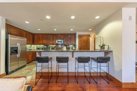 4001 Northstar Dr Unit 404-print-010-014-Interior-3360x2240-300dpi