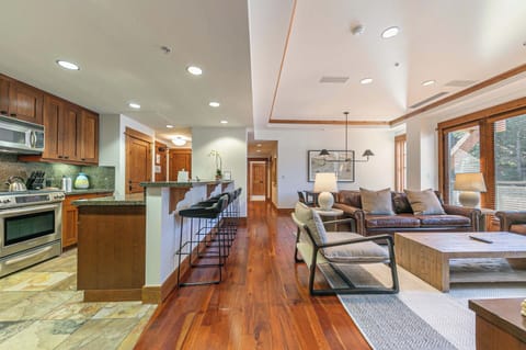 4001 Northstar Dr Unit 404-print-017-006-Interior-3258x2171-300dpi