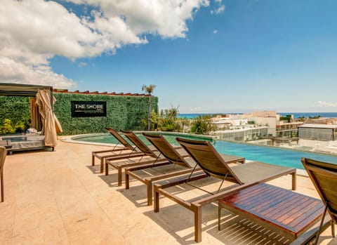 Roof infinity pool, sun loungers & bar area