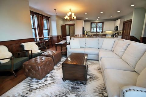 Elevation Vacation Rentals- "Savanna" (8)