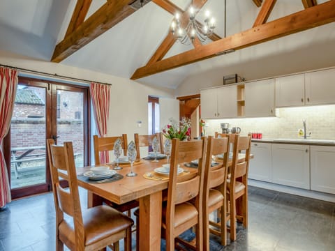 Four Poster bedroom | Piggyback Barns - Woodpecker Barn, Sculthorpe, Fakenham