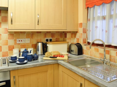 Well equipped and well-fitted kitchen | Beech Nut - Hewetson Court - Hewetson Court, Keswick