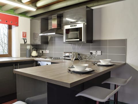 Breakfast bar dining area | Harrison&rsquo;s Lodge - Doddick Farm Cottages, Threlkeld, near Keswick