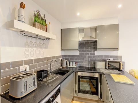 Kitchen area | Estuary View, Exmouth
