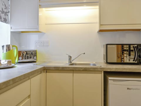 Fully appointed kitchen | Shepherd&rsquo;s Bield - Doddick Farm Cottages, Threlkeld, near Keswick