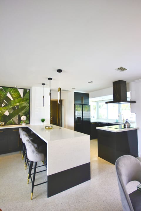 A Pool,3 Kings MidCentury Modern  House in Palm Beach Gardens