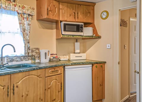 Madeira - Tan-Y-Fron Holiday Park, Dolgellau