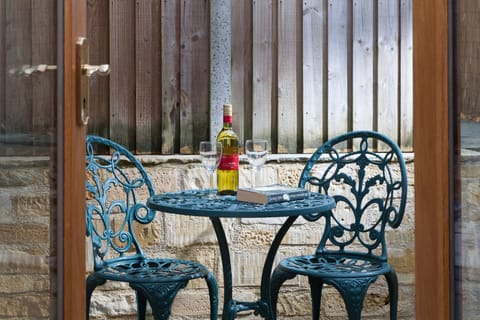 Forge Cottage, Winchcombe: Patio area leading to the secret garden