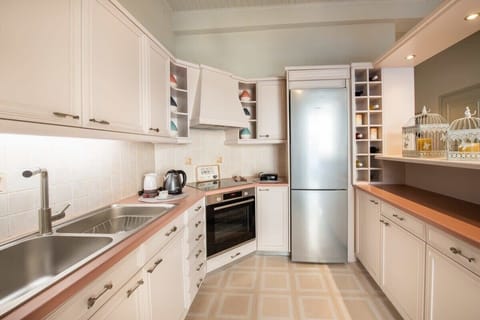 Kitchen details and modern appliances

