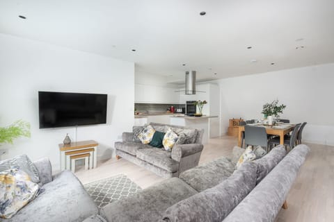 Open plan living, dining and kitchen area - Artemis House