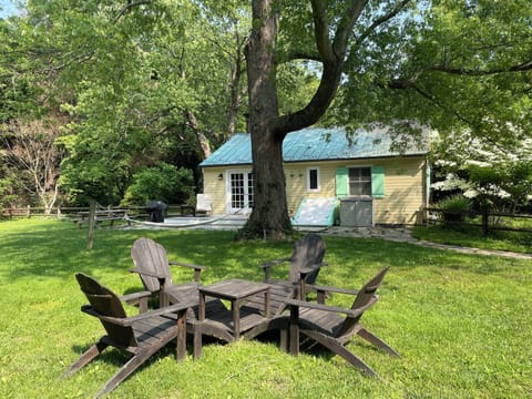 Plenty of backyard seating. Your pups will have so much fun in the backyard!