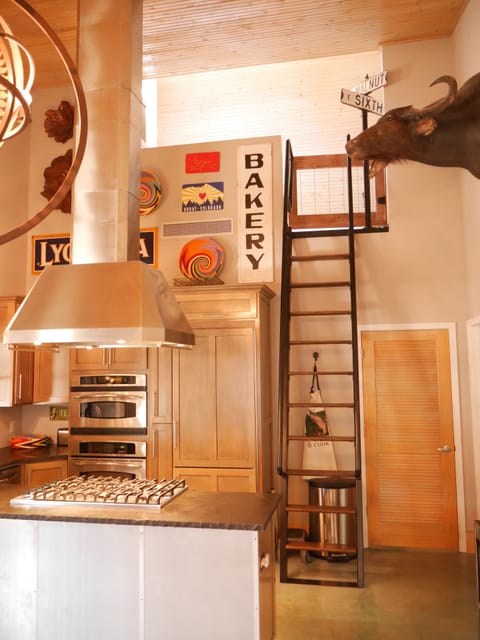 Kitchen/Loft 1 Access