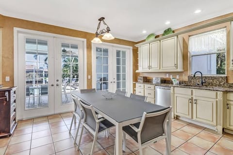 885cc332 fcf9 4f94 a06e 4cb55a5bddcc