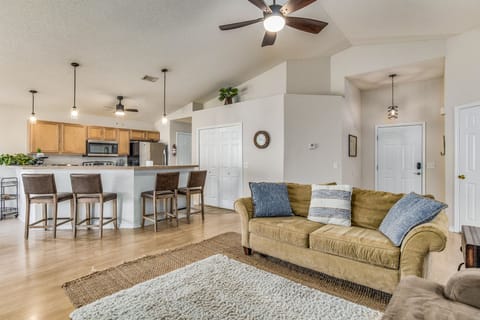 Our cozy and inviting living room is the perfect spot for movie nights and family gatherings, with a Smart TV that will keep everyone entertained.