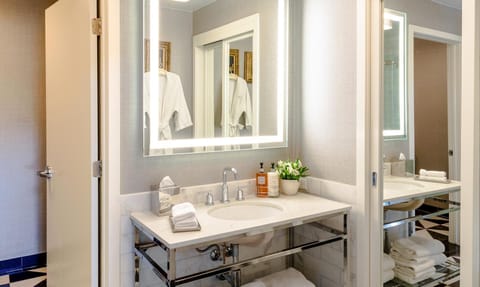 Bathroom with a shower. The essential kit and towels are provided!
