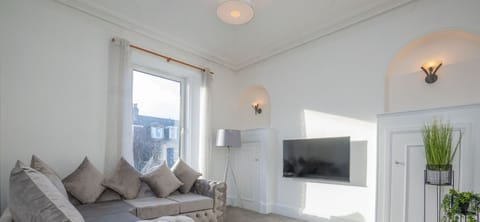 Living Room / Lounge