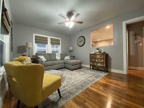 Cozy living room
With pull out queen sofa