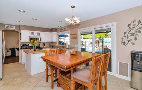 Spacious kitchen, table extends to seat 8, and plenty of cookware.