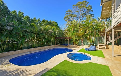Harrys at Shelly Beach - coastal home with pool