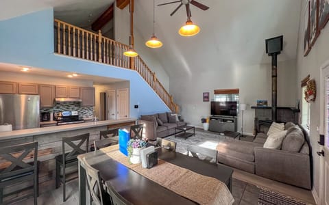 A great space to entertain with lots of seating at the bar & dining table.