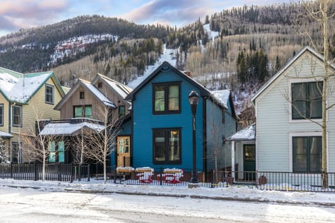 Cute, Cozy Casa Azul!