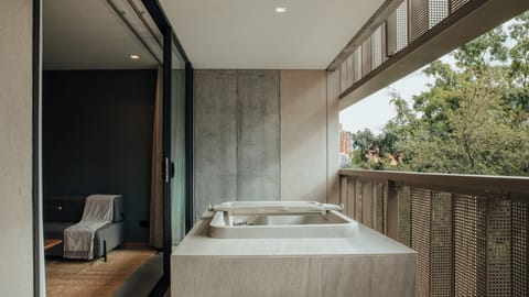 Private Jacuzzi. 