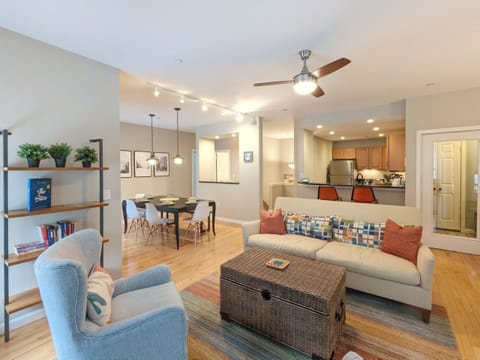 Open Floor Concept (Living / Dining / Kitchen)