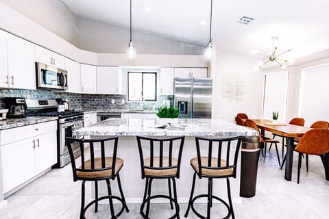 Ample dinning area in the kitchen