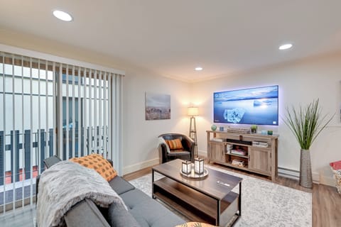 Seattle Vacation Rental | 1BR | 1BA | 650 Sq Ft | Steps Required to Enter