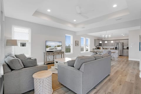 Relax and watch your favorite movie.
* Both units are identical