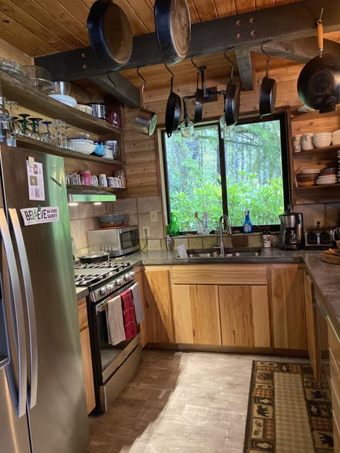 Fully furnished kitchen