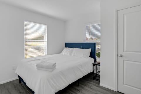 Bedroom #1 queen size 