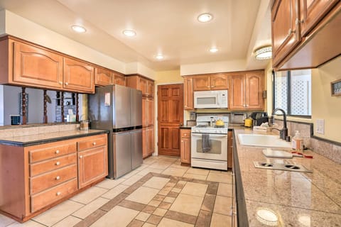 Fully Equipped Kitchen | Cooking Basics | Coffee Maker | Blender | Toaster