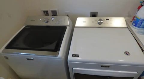 LAUNDRY ROOM FOR GUESTS USE ONLY