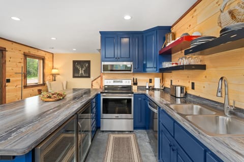 Beautifully equipped kitchen