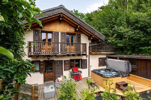 Chalet le Tremplin with hottub
