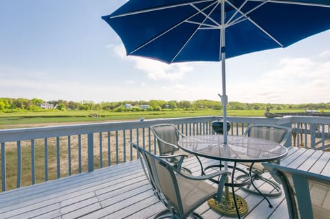 Welcome to 168 #8 North Shore Boulevard!