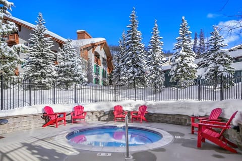 Powderhorn Lodge has Access to it's own Hot Tub when the one at Club Solitude is busy