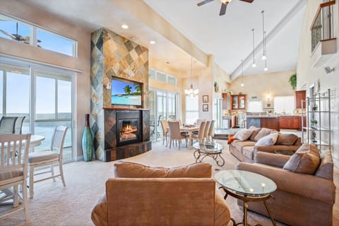 The open living areas are fantastic for entertaining large groups!