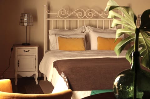 First Floor
Charming Suite
Bedroom with Private Bathroom
1 queen + 1 single