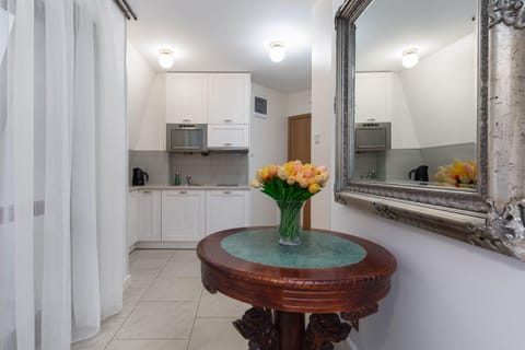 Decorative details in the apartment. 