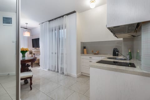 Kitchenette with plenty of kitchen utensils and dishes. 