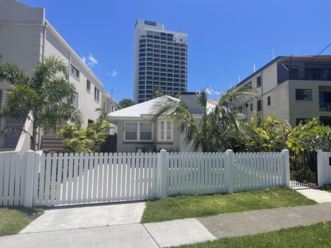 Family Vacation Beach House Freshly Renovated - Air Con
